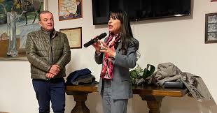 Stefania proietti parla alla Comunità Incontro