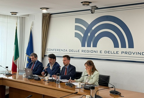Relatori al tavolo conferenza
