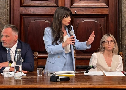 La presidente Proietti al tavolo dei relatori